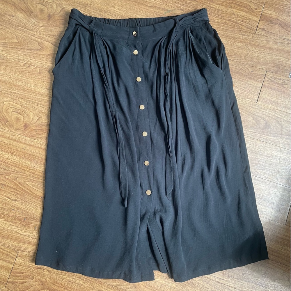 H&M| Size 10 - Flowy Black midi Skirt with Gold Buttons and pockets